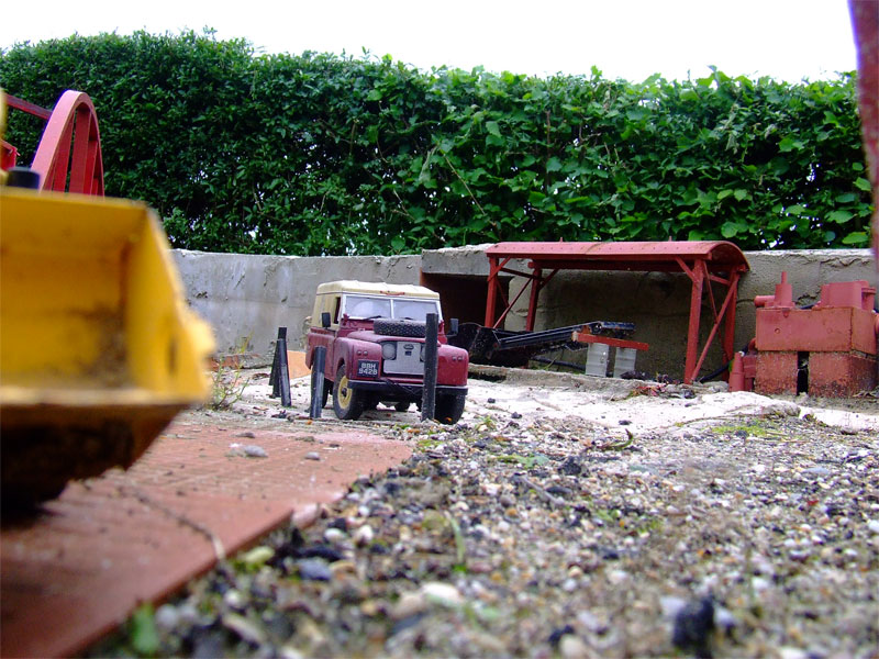 landrover-in-pit.jpg